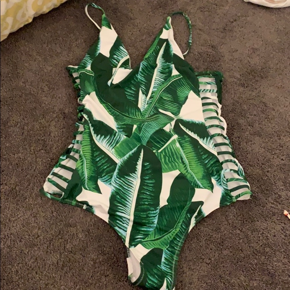 palm frawn one piece with cute sides